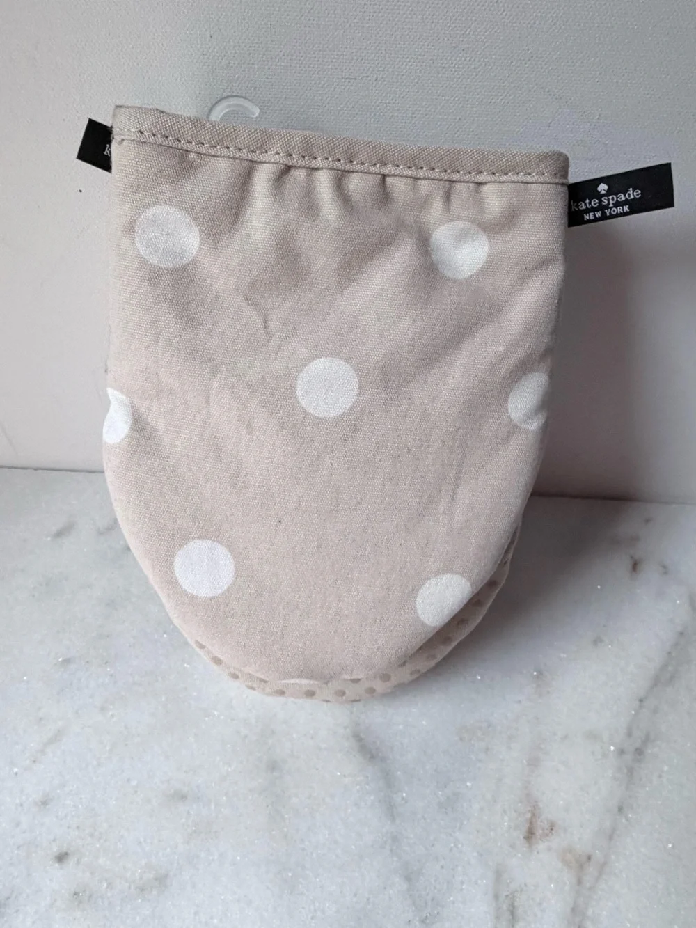 kate spade polka dot mini oven mitts - light beige and white